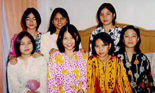 friends.jpg (15459 bytes)