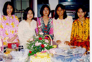friends2.jpg (17902 bytes)